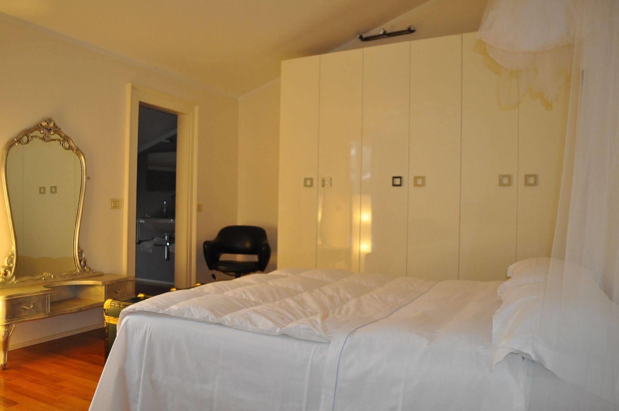 Domus Nova Residenza Il B&B Мантова Екстериор снимка